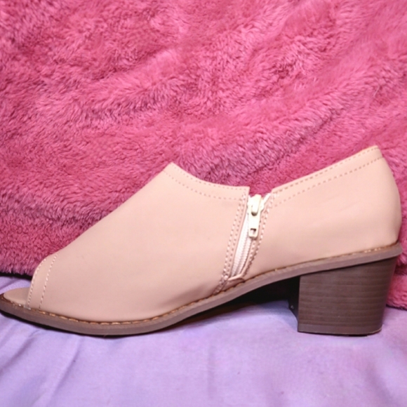 NWOT Open-toe funky chunky heels size 9 (runs large) beige leather - Picture 2 of 5